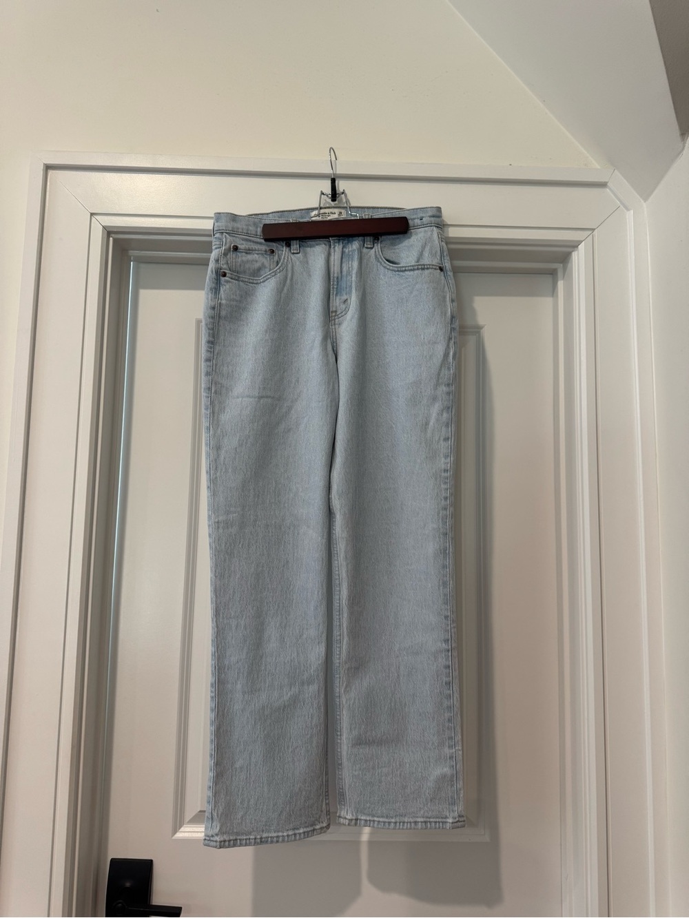 Abercrombie & Fitch Straight Leg Jeans - Light Wash Blue NWT